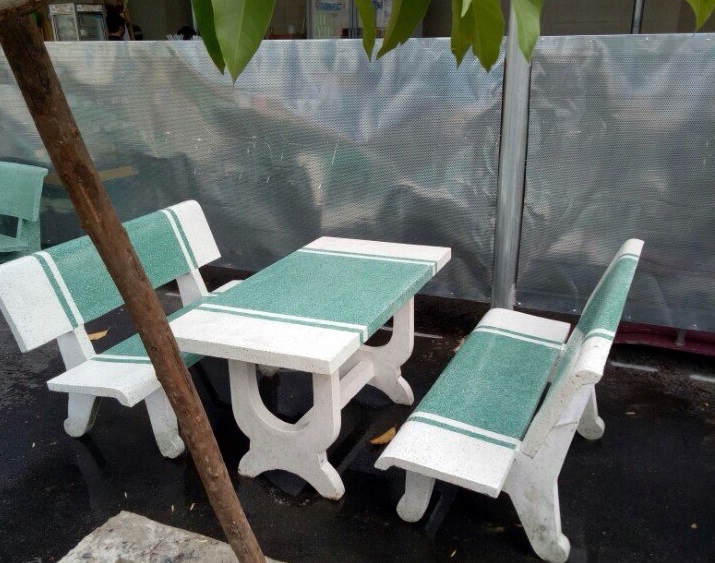 Bàn ghế đá chữ nhật 2 màu